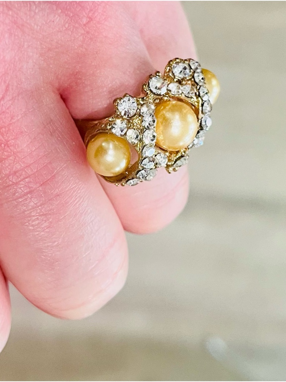 Vintage Style Pearl Rhinestone Cocktail Ring Gold Tone Adjustable Size 7 - Picture 3 of 16